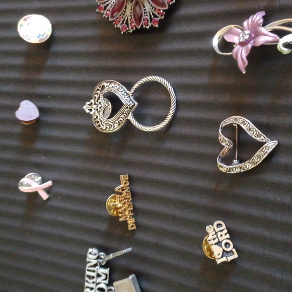 Brooches - Picture 7 of 7